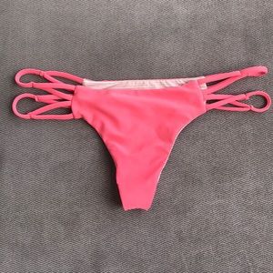 small acacia bottoms